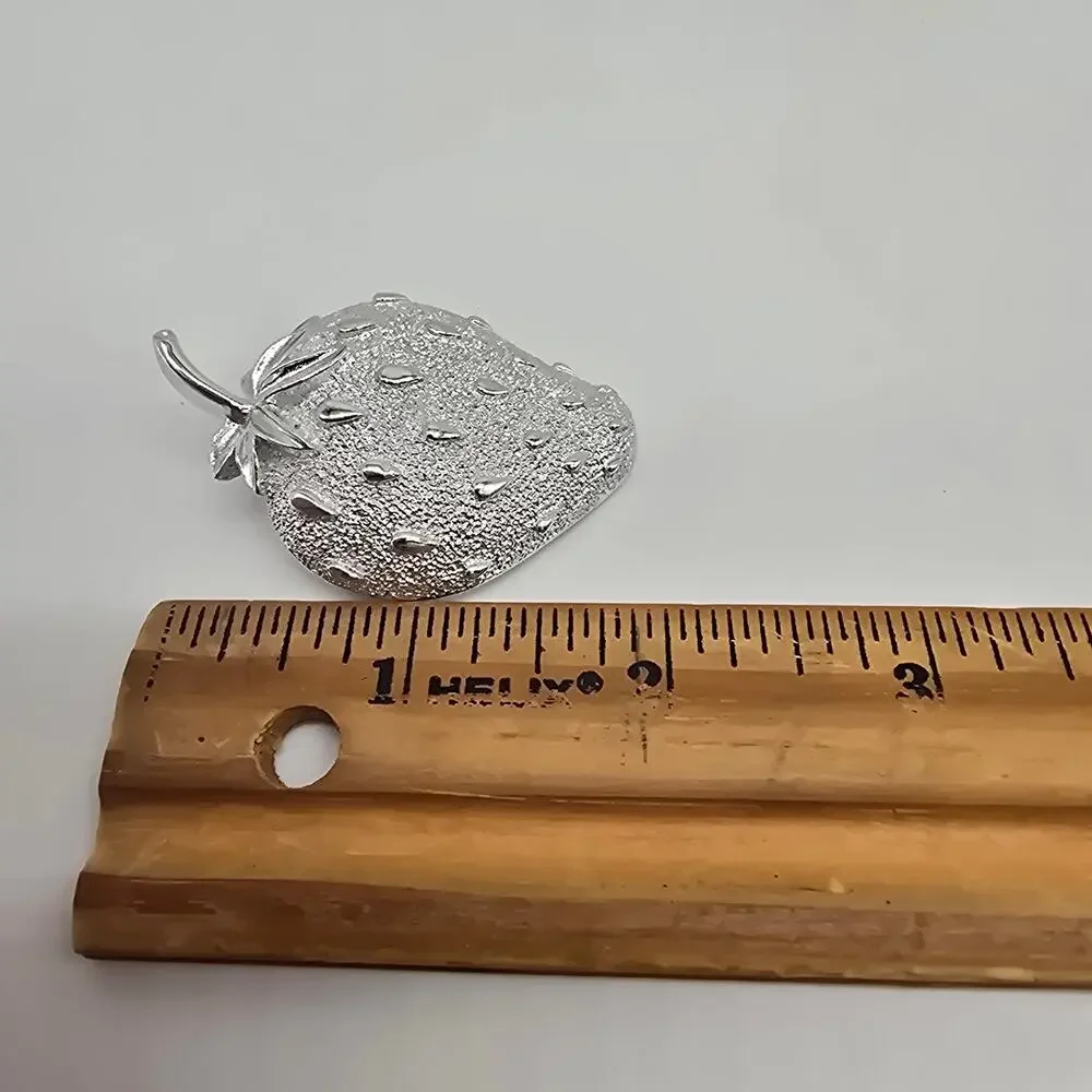 Vintage Sarah Coventry Textured Strawberry Brooch Pin Silver Tone Costume Estate